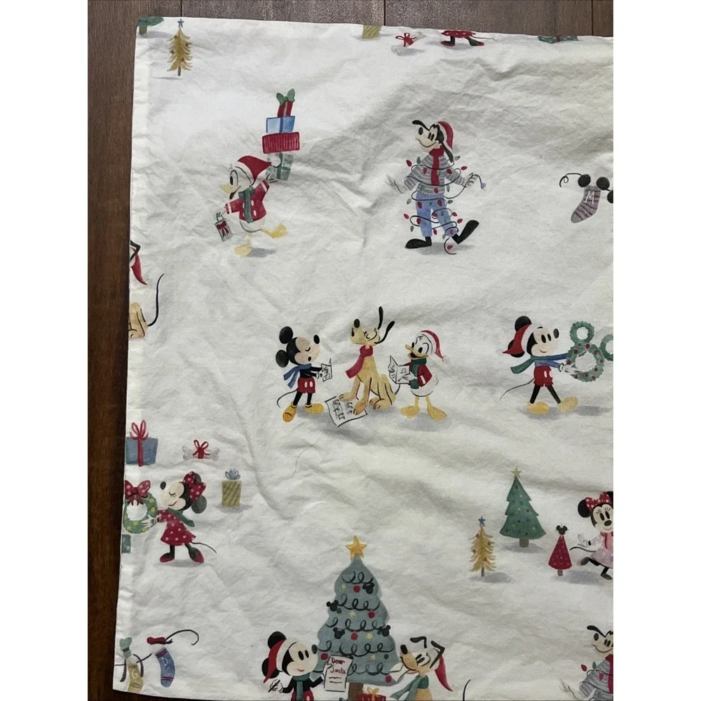Pottery Barn Kids Disney Holiday Mickey & Friends Organic Percale Std Pillowcase